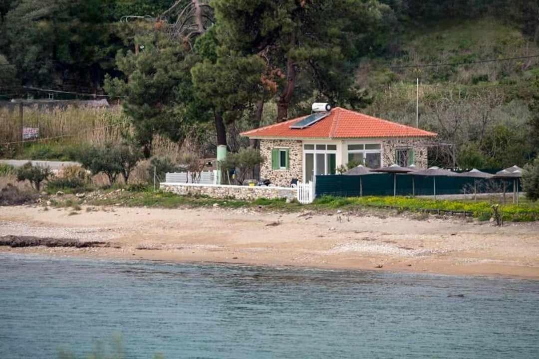 House Kokkalas On The Beach 피르가디키아 외부 사진